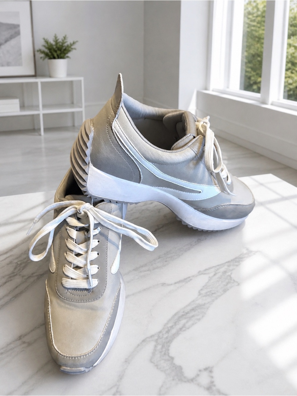 Dolce Vita Gray and White Platform Lace-Up Sneakers size 8.5 EUC
